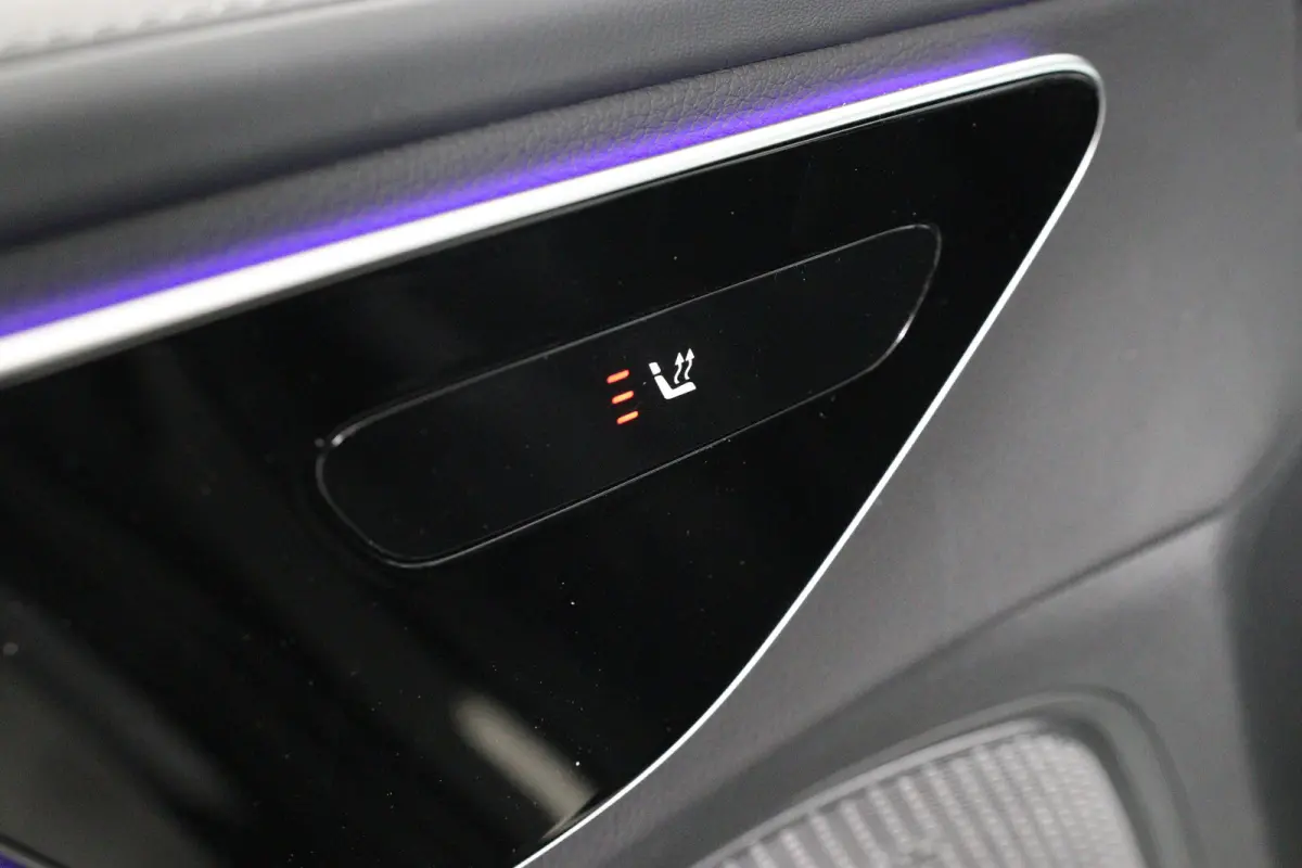 180 AMG | LED | Leder/Alcantara | Sfeerverlichting | Stoelverwarming | Burmester | Clima | Apple Carplay/ Android Auto | Cruise Adaptive | DAB | Keyless | Lichtmetalen velgen