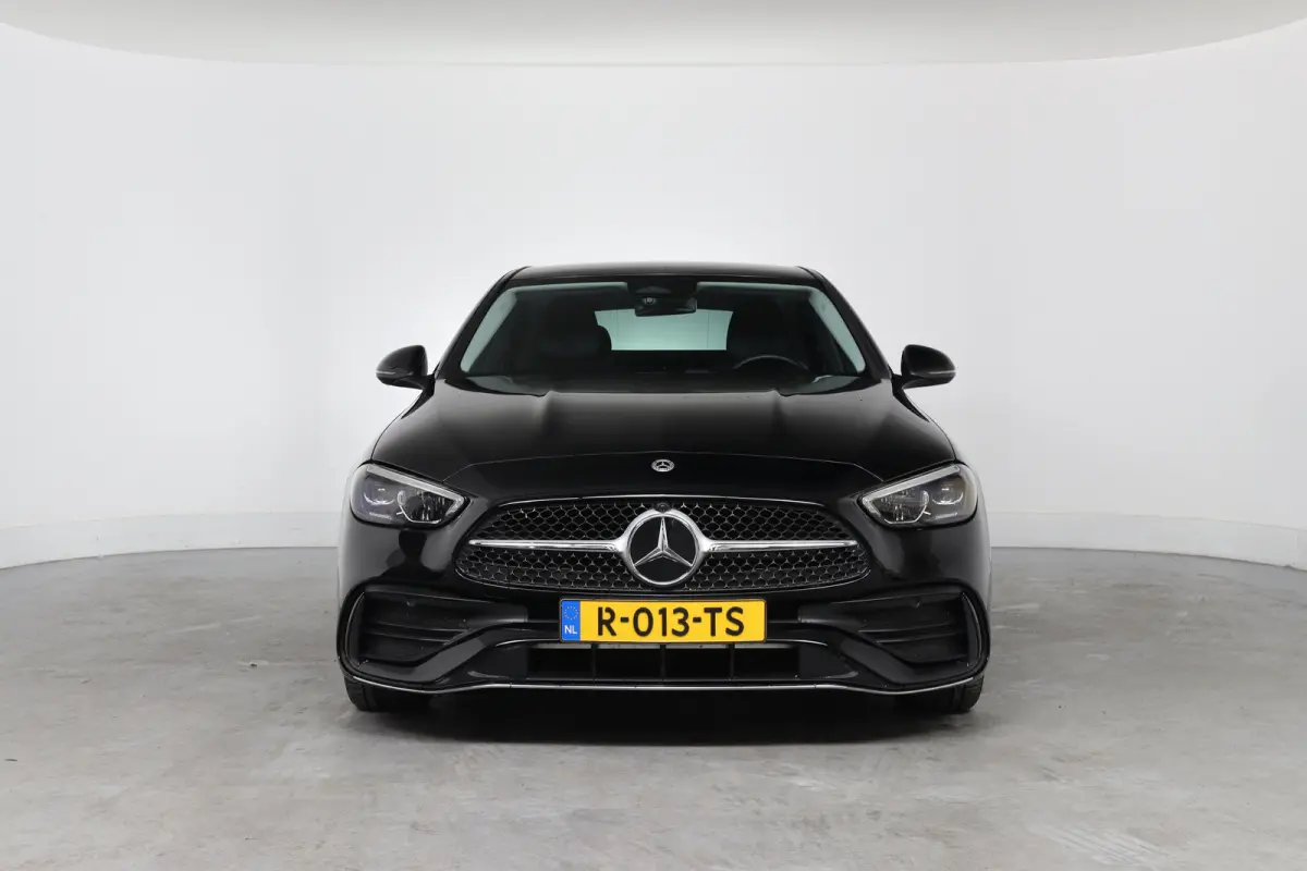 180 AMG | LED | Leder/Alcantara | Sfeerverlichting | Stoelverwarming | Burmester | Clima | Apple Carplay/ Android Auto | Cruise Adaptive | DAB | Keyless | Lichtmetalen velgen