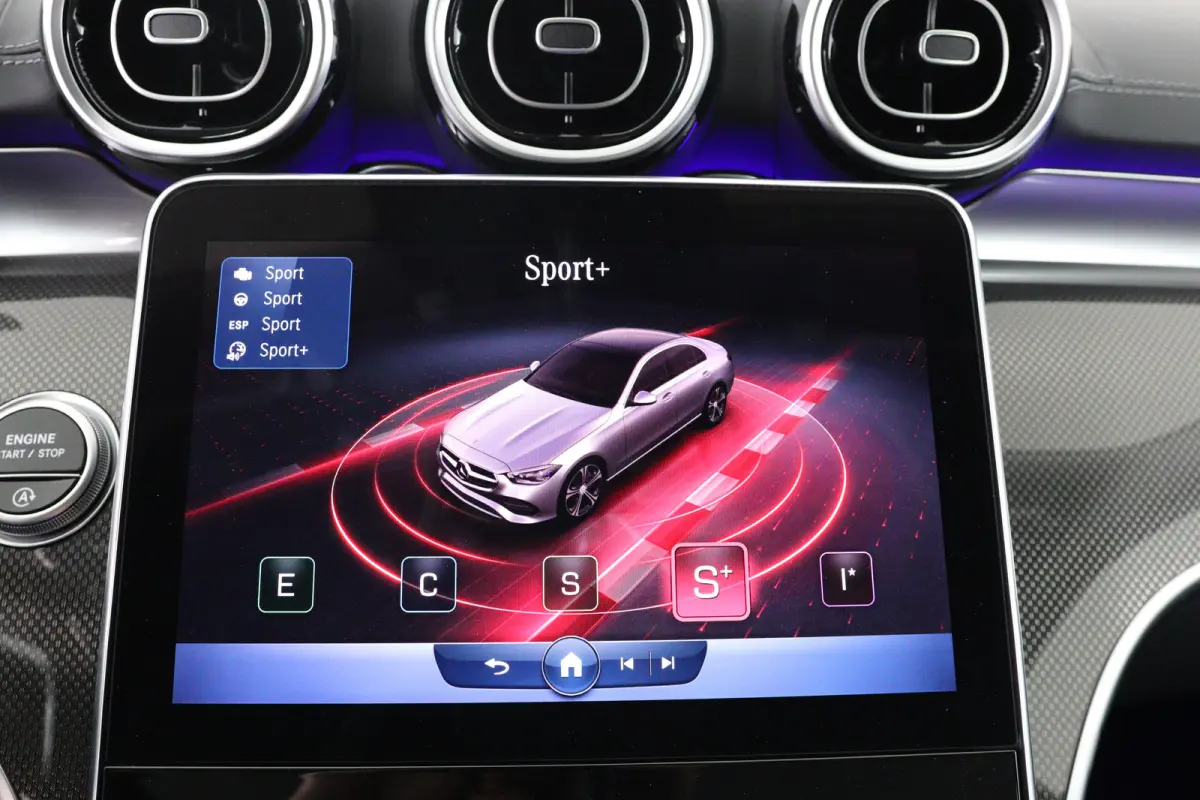 180 AMG | LED | Leder/Alcantara | Sfeerverlichting | Stoelverwarming | Burmester | Clima | Apple Carplay/ Android Auto | Cruise Adaptive | DAB | Keyless | Lichtmetalen velgen