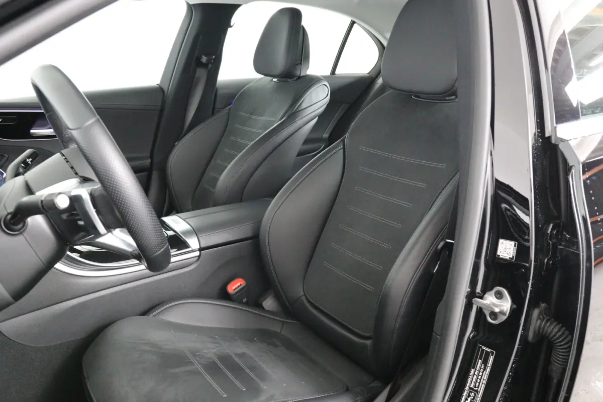 180 AMG | LED | Leder/Alcantara | Sfeerverlichting | Stoelverwarming | Burmester | Clima | Apple Carplay/ Android Auto | Cruise Adaptive | DAB | Keyless | Lichtmetalen velgen