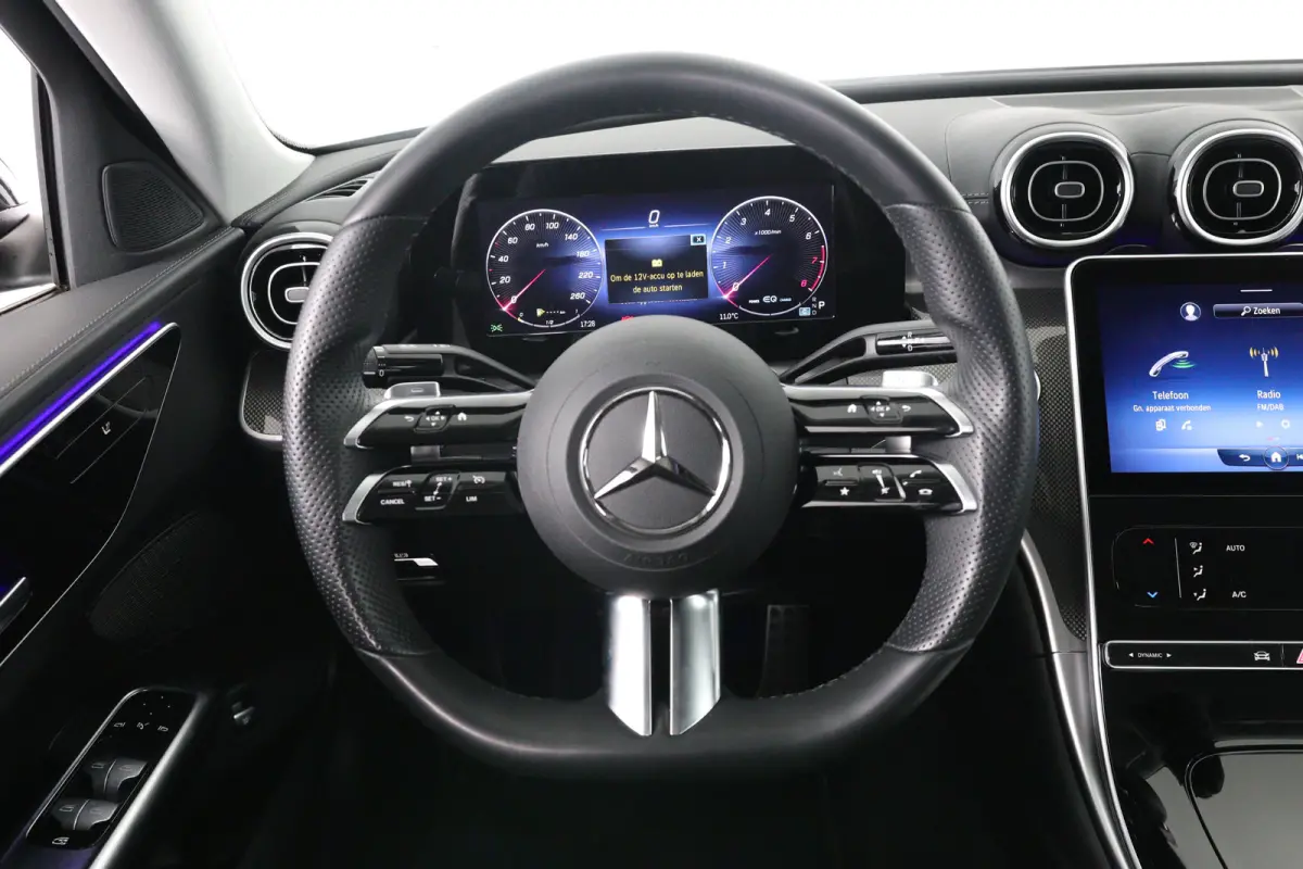 180 AMG | LED | Leder/Alcantara | Sfeerverlichting | Stoelverwarming | Burmester | Clima | Apple Carplay/ Android Auto | Cruise Adaptive | DAB | Keyless | Lichtmetalen velgen