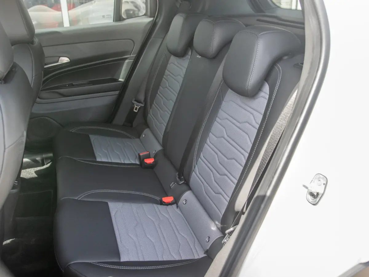 1.2T 4xe Overland | Infotainment&Convenience Pack | Winter Pack | Bicolore