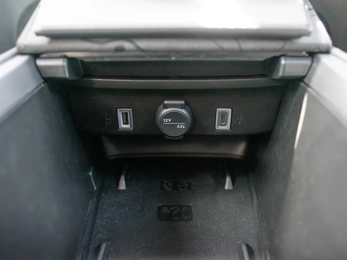 1.2T 4xe Overland | Infotainment&Convenience Pack | Winter Pack | Bicolore