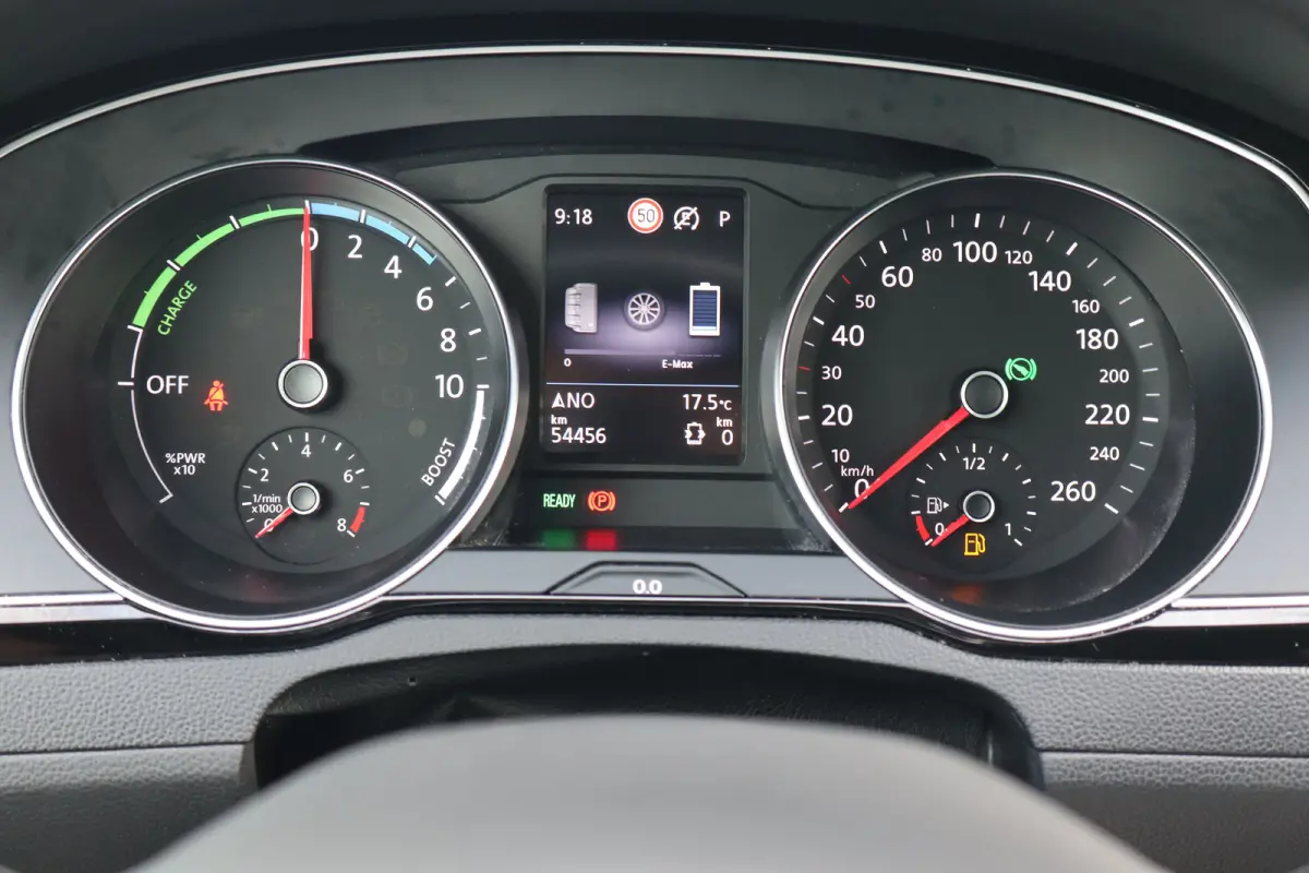 1.4 TSI PHEV GTE Business | Achteruitrijcamera | Cruise control adaptief | Lichtmetalen velgen multi-spaaks 17"