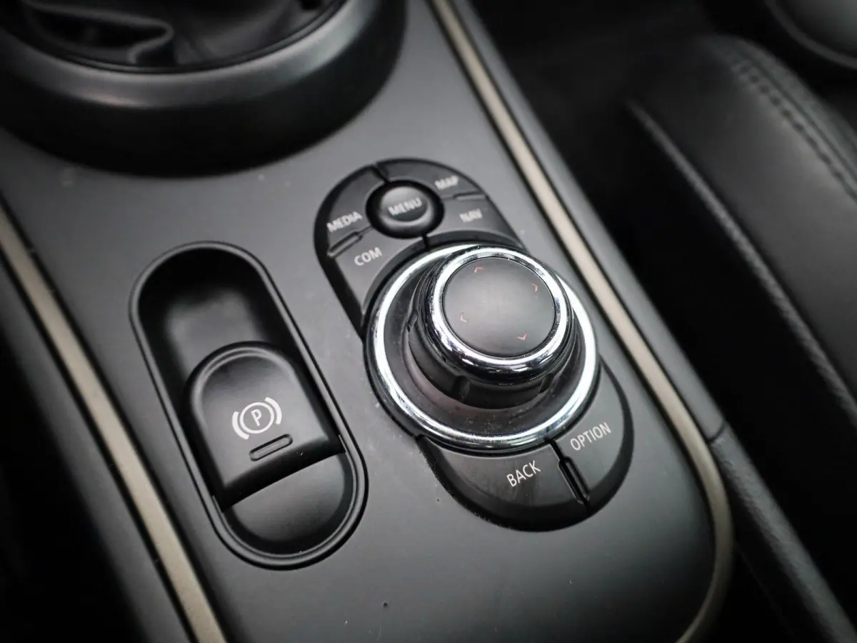 1.5 Cooper ALL4 John Cooper Works | Automaat | Apple Carplay / Android Auto | Camera | Parkeersensoren | Panoramadak |