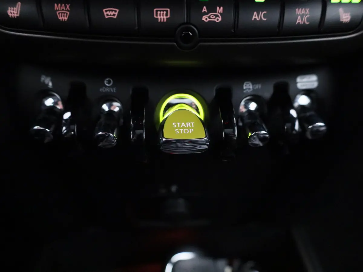 1.5 Cooper ALL4 John Cooper Works | Automaat | Apple Carplay / Android Auto | Camera | Parkeersensoren | Panoramadak |
