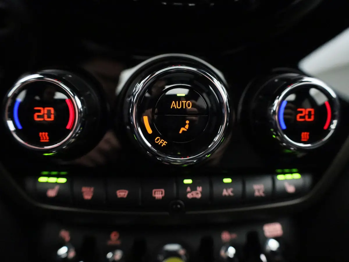 1.5 Cooper ALL4 John Cooper Works | Automaat | Apple Carplay / Android Auto | Camera | Parkeersensoren | Panoramadak |