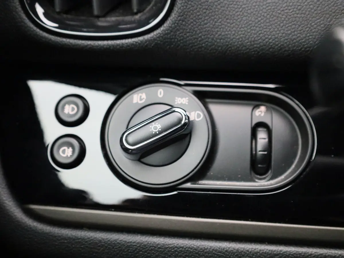 1.5 Cooper ALL4 John Cooper Works | Automaat | Apple Carplay / Android Auto | Camera | Parkeersensoren | Panoramadak |