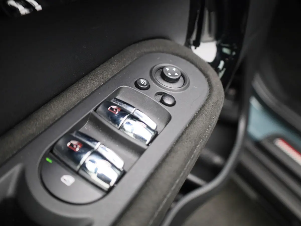 1.5 Cooper ALL4 John Cooper Works | Automaat | Apple Carplay / Android Auto | Camera | Parkeersensoren | Panoramadak |