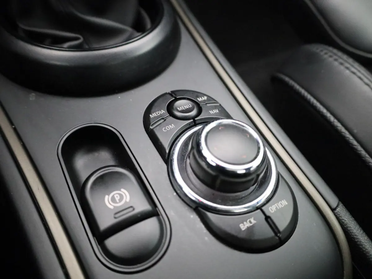 1.5 Cooper ALL4 John Cooper Works | Automaat | Apple Carplay / Android Auto | Camera | Parkeersensoren | Panoramadak |