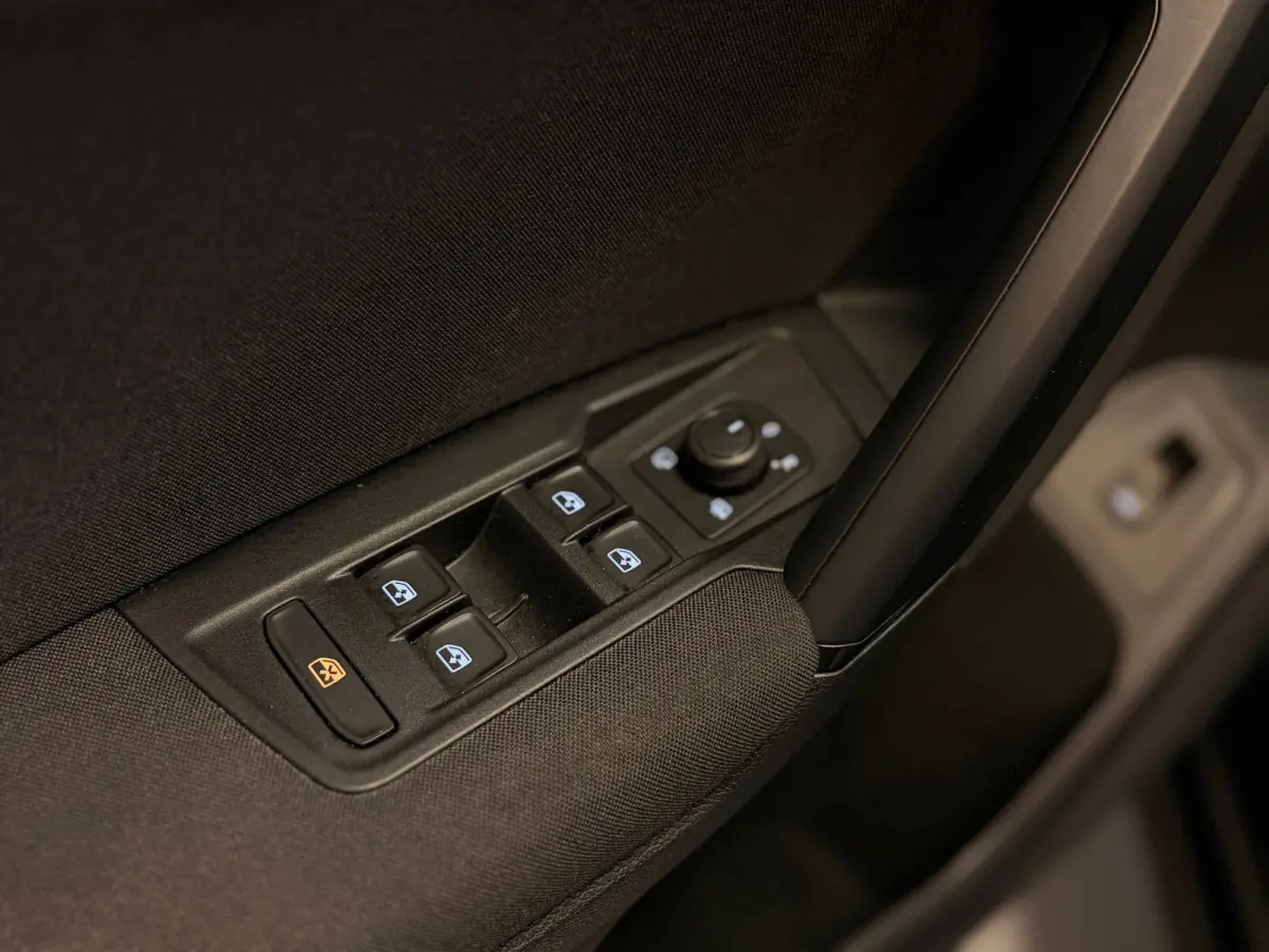 1.5 TSI Life Business | LED | ELEKTR. ACHTERKLEP | NAVI | CAR PLAY |