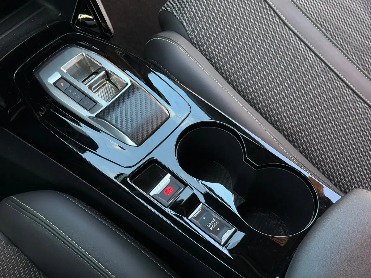 1.2 Hybrid 145 e-DCS6 GT 360 camera | Keyless | Sfeer verlichting | Adeptieve cruise control | Dode hoek detectie | Apple carplay & Android auto