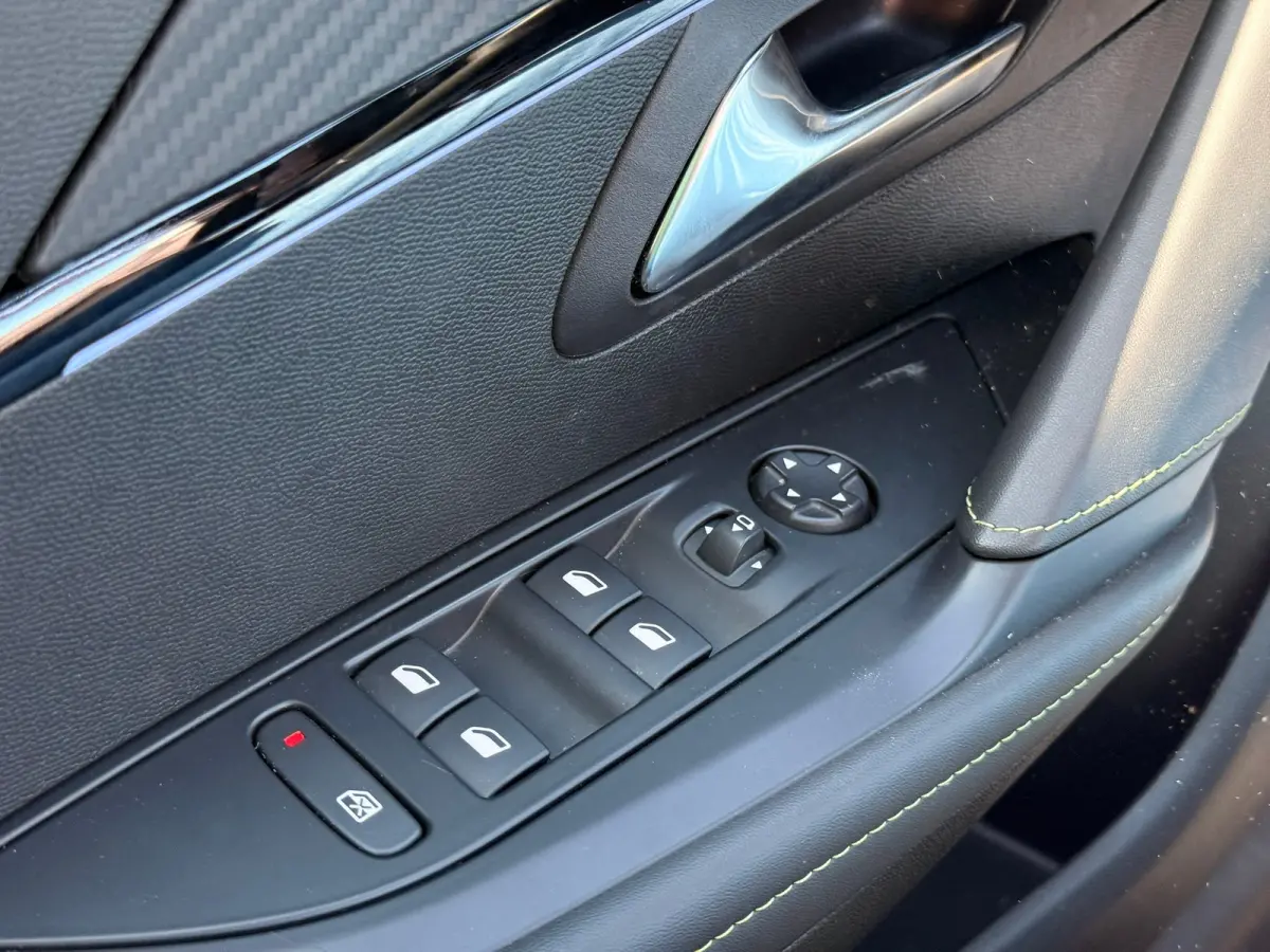 1.2 Hybrid 145 e-DCS6 GT 360 camera | Keyless | Sfeer verlichting | Adeptieve cruise control | Dode hoek detectie | Apple carplay & Android auto