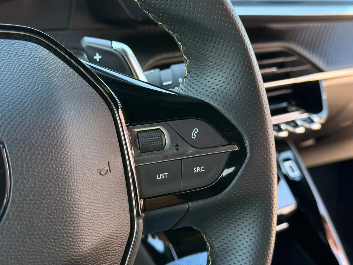 1.2 Hybrid 145 e-DCS6 GT 360 camera | Keyless | Sfeer verlichting | Adeptieve cruise control | Dode hoek detectie | Apple carplay & Android auto