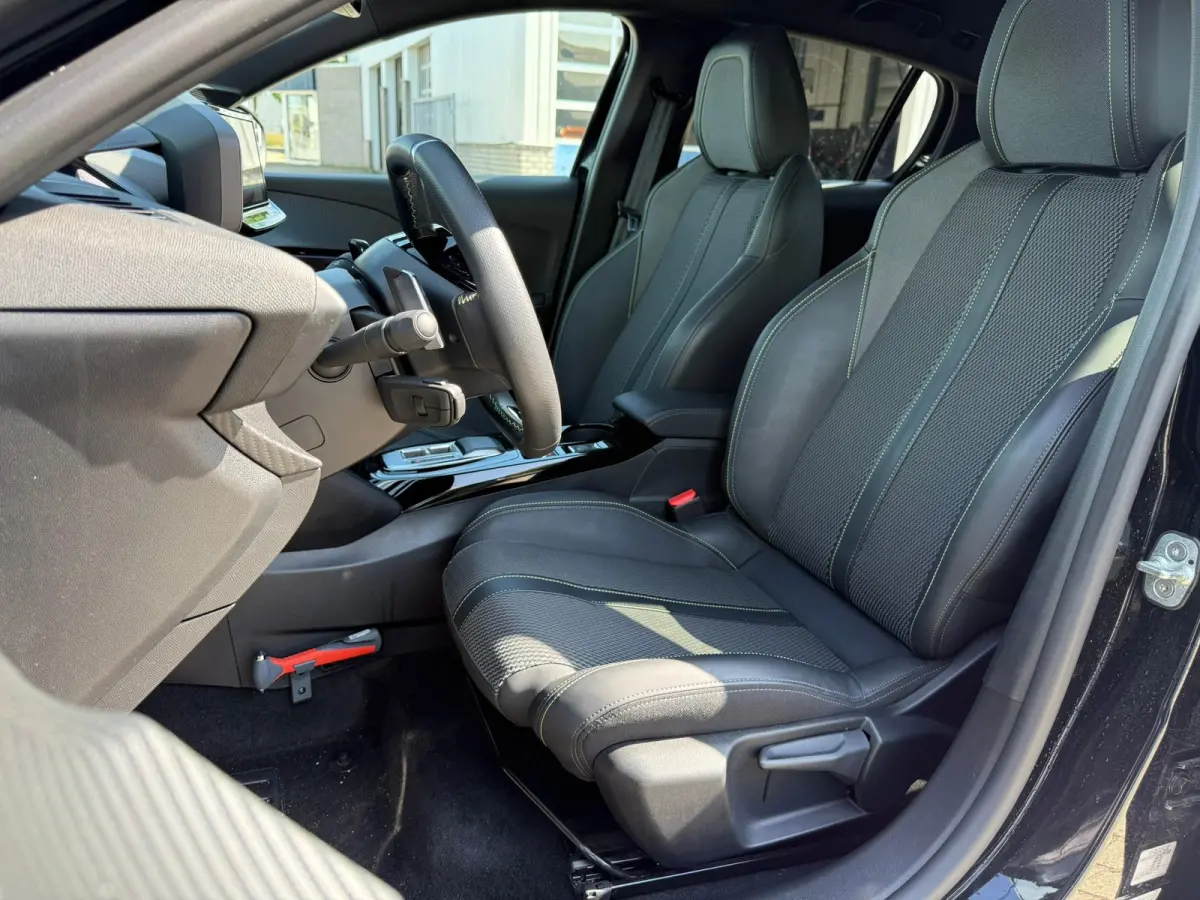 1.2 Hybrid 145 e-DCS6 GT 360 camera | Keyless | Sfeer verlichting | Adeptieve cruise control | Dode hoek detectie | Apple carplay & Android auto