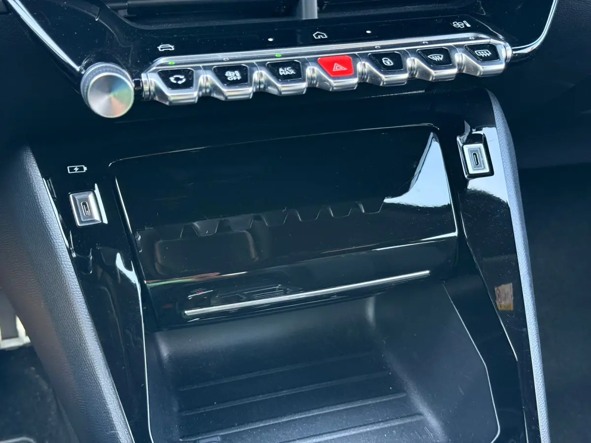 1.2 Hybrid 145 e-DCS6 GT 360 camera | Keyless | Sfeer verlichting | Adeptieve cruise control | Dode hoek detectie | Apple carplay & Android auto