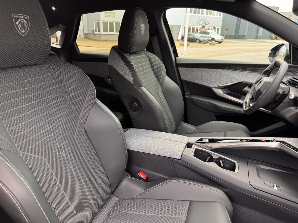 1.2 Hybrid 145PK GT | Navigatie | Camera | Parkeersensoren | Elektrische Bedienbare Kofferbak | Draadloze Apple Carplay / Android Auto | | Achteruitrijcamera | Apple Carplay/Android Auto|tel