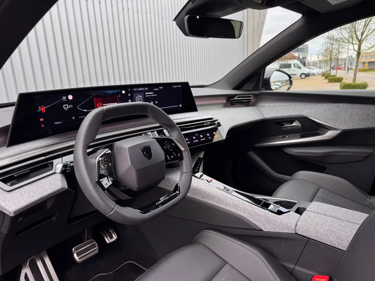 1.2 Hybrid 145PK GT | Navigatie | Camera | Parkeersensoren | Elektrische Bedienbare Kofferbak | Draadloze Apple Carplay / Android Auto | | Achteruitrijcamera | Apple Carplay/Android Auto|tel