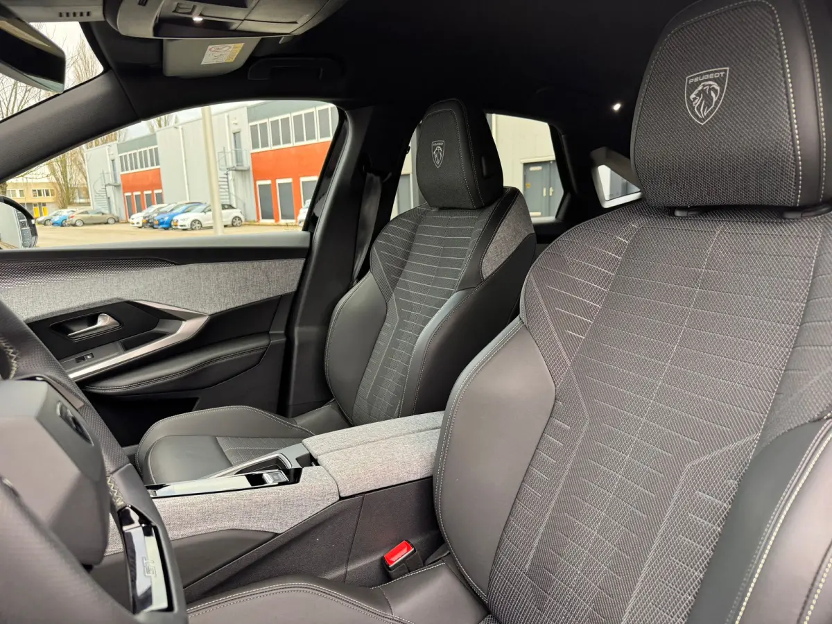 1.2 Hybrid 145PK GT | Navigatie | Camera | Parkeersensoren | Elektrische Bedienbare Kofferbak | Draadloze Apple Carplay / Android Auto | | Achteruitrijcamera | Apple Carplay/Android Auto|tel