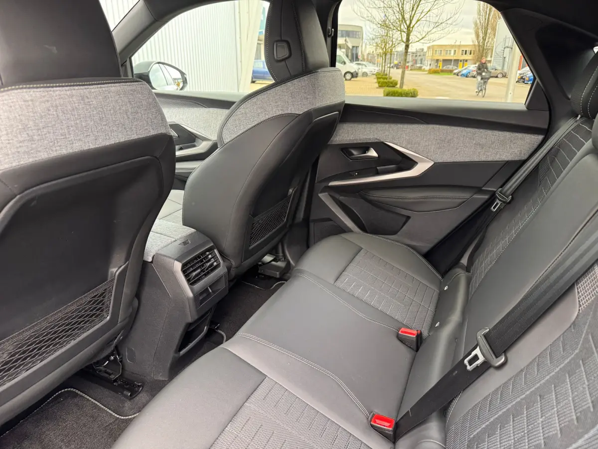 1.2 Hybrid 145PK GT | Navigatie | Camera | Parkeersensoren | Elektrische Bedienbare Kofferbak | Draadloze Apple Carplay / Android Auto | | Achteruitrijcamera | Apple Carplay/Android Auto|tel