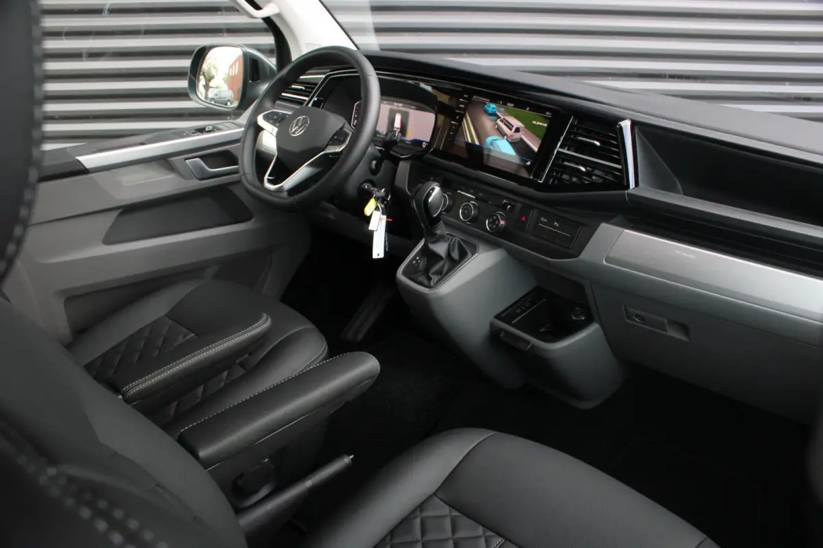 2.0 TDI L2H1 150PK BULLI DC DUBBEL CABINE / LEIGHTONVANS BODYKIT / FULL OPTINS / LEDER / FULL BLACK / APPLE