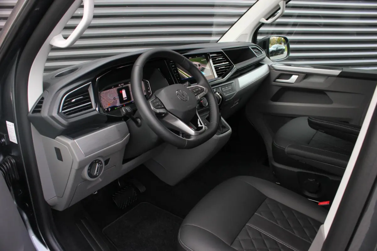 2.0 TDI L2H1 150PK BULLI DC DUBBEL CABINE / LEIGHTONVANS BODYKIT / FULL OPTINS / LEDER / FULL BLACK / APPLE