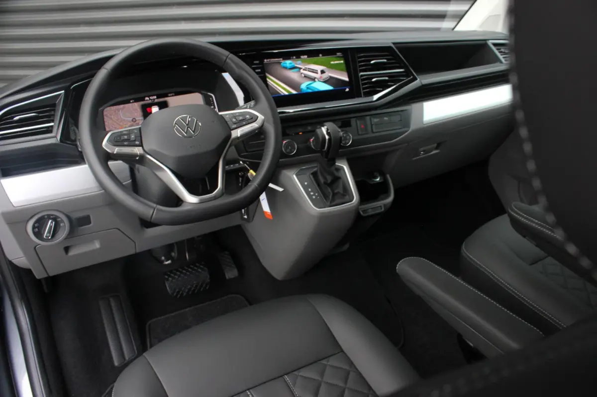 2.0 TDI L2H1 150PK BULLI DC DUBBEL CABINE / LEIGHTONVANS BODYKIT / FULL OPTINS / LEDER / FULL BLACK / APPLE
