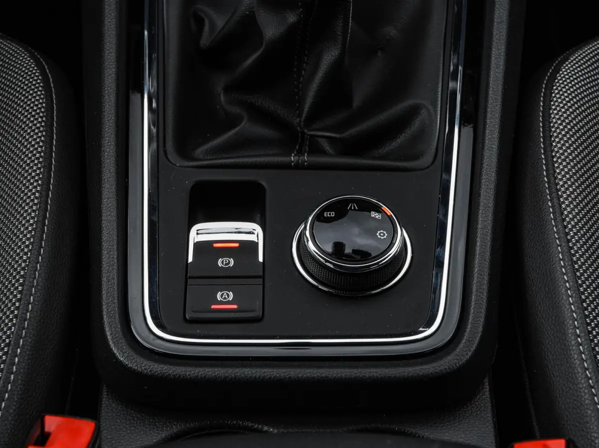 1.4 EcoTSI Xcellence 150 PK | LED | Camera | Trekhaak | Stoelverwarming | Sfeerverlichting | Navigatie | Apple Carplay/Android Auto | 19"