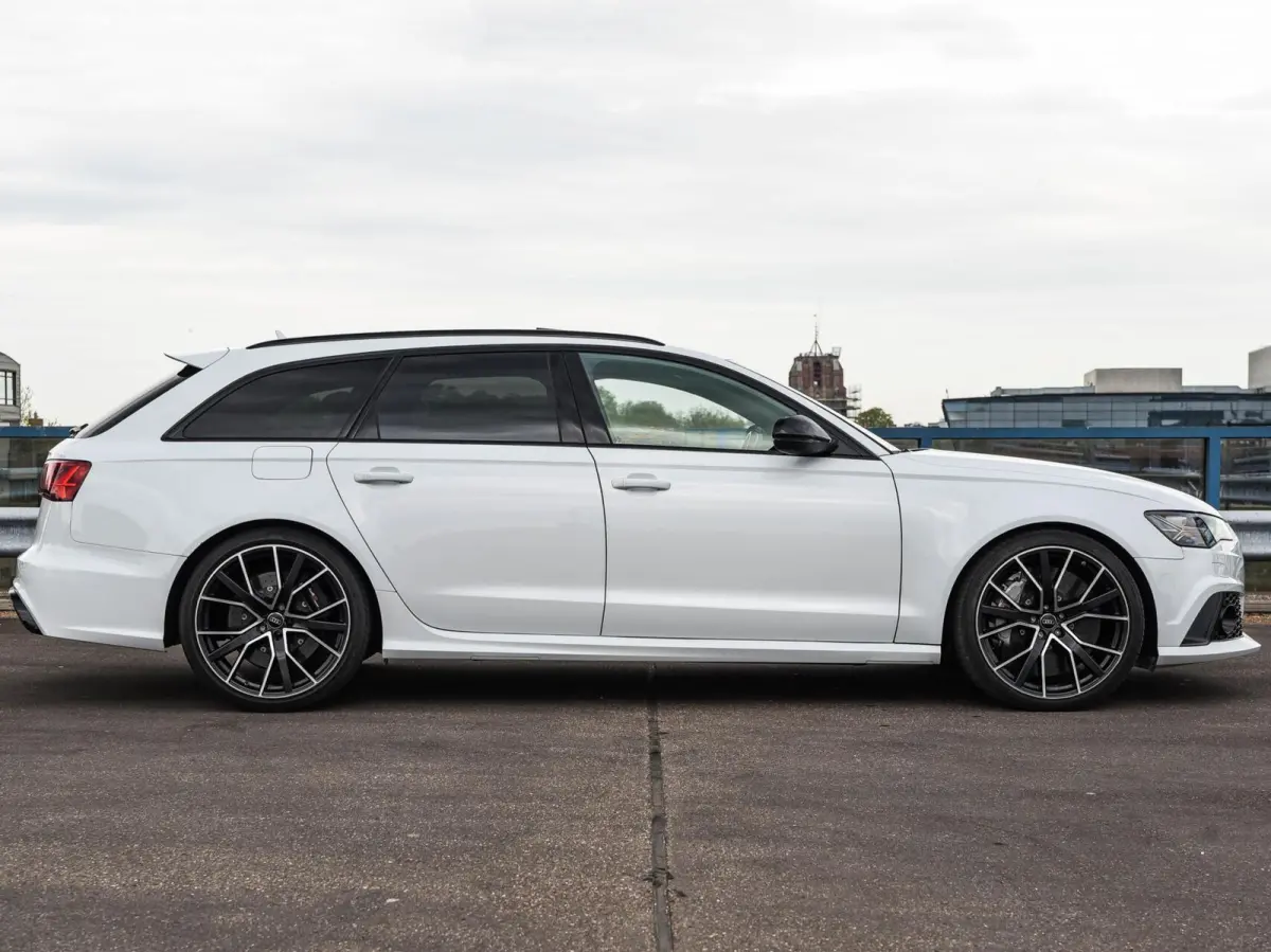 4.0 TFSI quattro 605 PK Performance Pro Line Plus | Panoramadak | Keramisch | Milltek | Soft-Close | ACC | Matrix LED | 21"