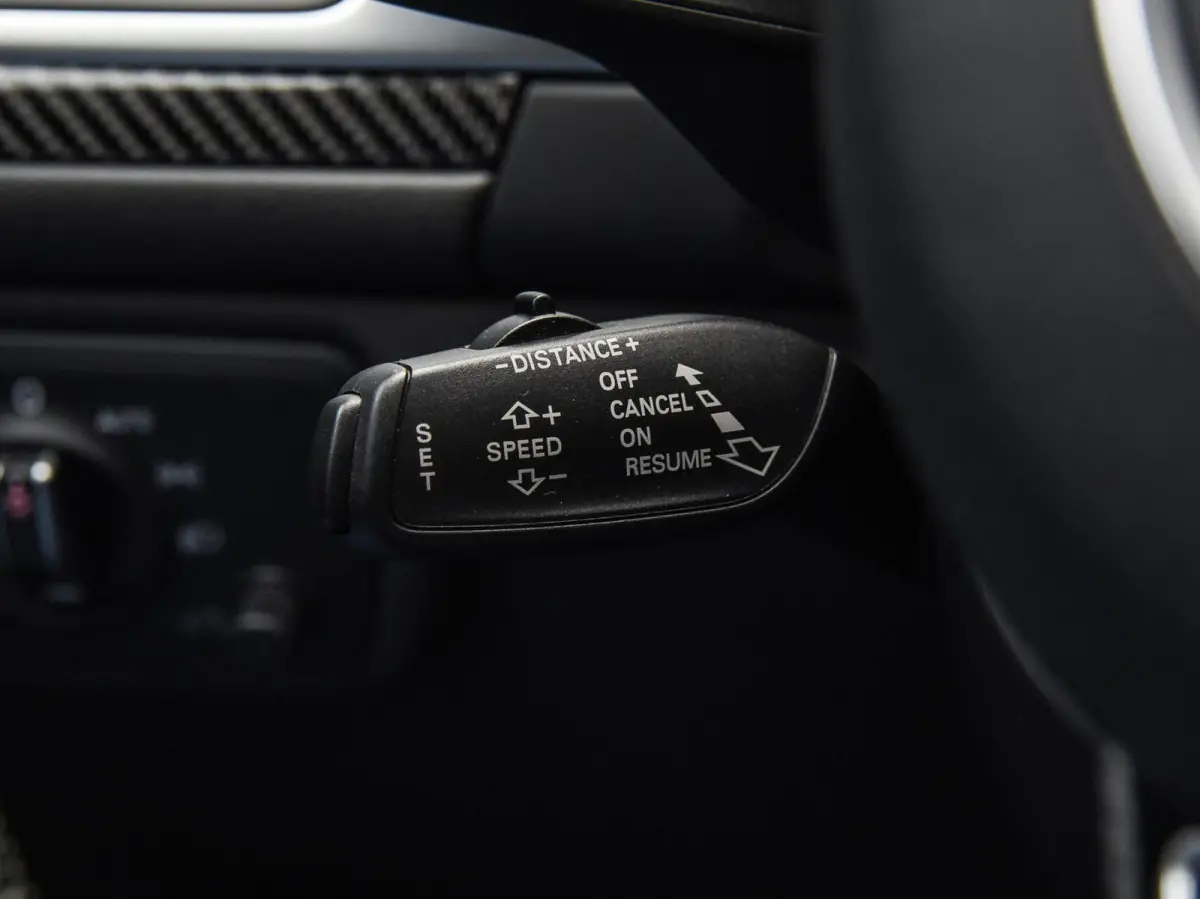 4.0 TFSI quattro 605 PK Performance Pro Line Plus | Panoramadak | Keramisch | Milltek | Soft-Close | ACC | Matrix LED | 21"