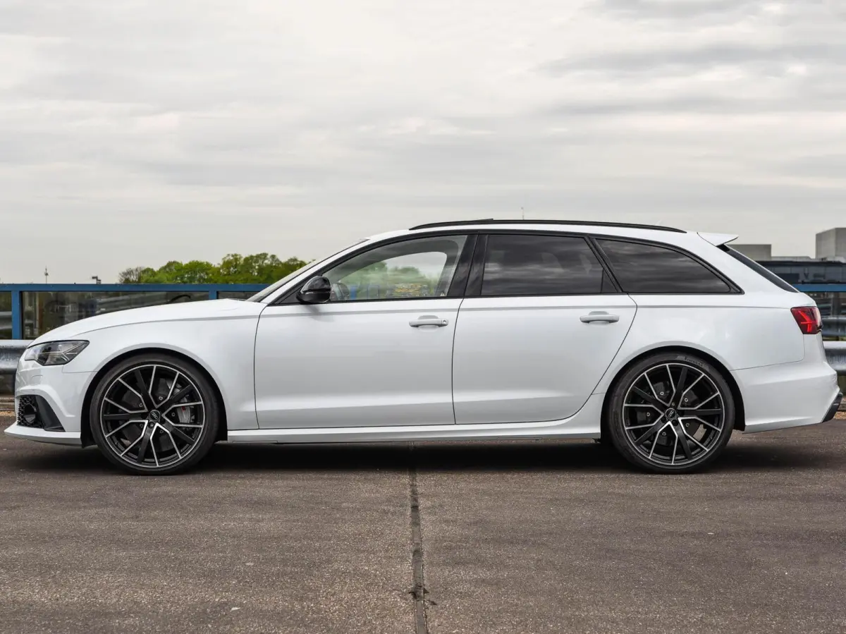 4.0 TFSI quattro 605 PK Performance Pro Line Plus | Panoramadak | Keramisch | Milltek | Soft-Close | ACC | Matrix LED | 21"
