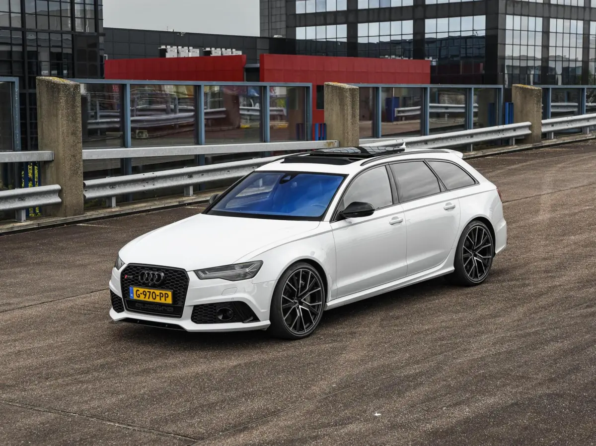 4.0 TFSI quattro 605 PK Performance Pro Line Plus | Panoramadak | Keramisch | Milltek | Soft-Close | ACC | Matrix LED | 21"
