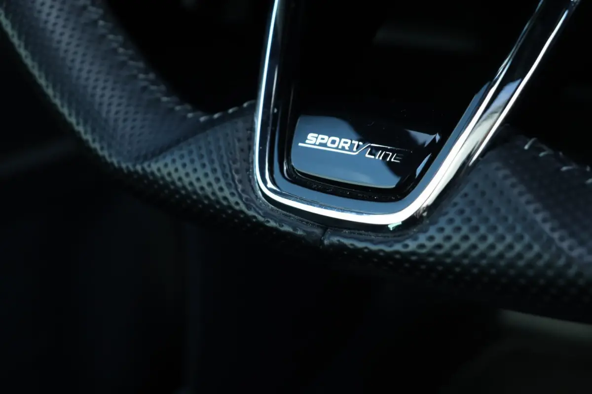 1.5 TSI / 150 PK / DSG / Sportline / VOL OPTIES / Pano / Black Edition / Virtual Cockpit / Camera / Adaptieve Cruise Control / Trekhaak / 18"!