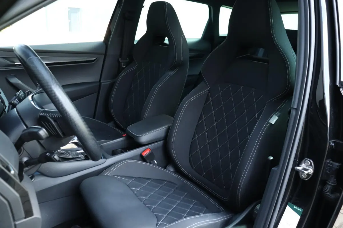 1.5 TSI / 150 PK / DSG / Sportline / VOL OPTIES / Pano / Black Edition / Virtual Cockpit / Camera / Adaptieve Cruise Control / Trekhaak / 18"!