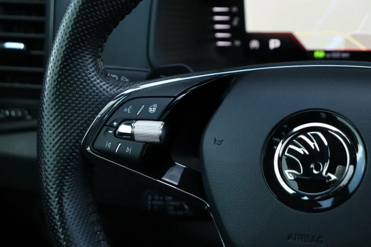 1.5 TSI / 150 PK / DSG / Sportline / VOL OPTIES / Pano / Black Edition / Virtual Cockpit / Camera / Adaptieve Cruise Control / Trekhaak / 18"!