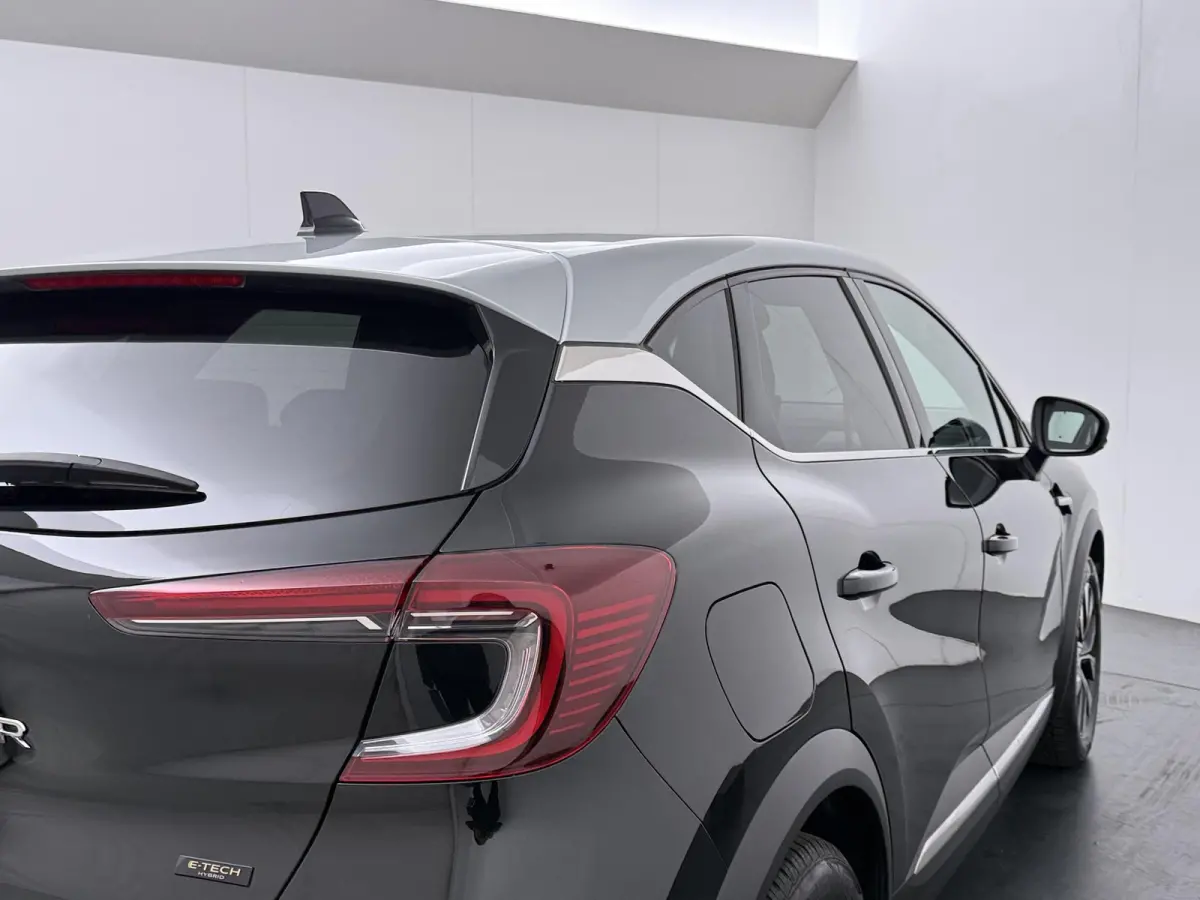 techno E-Tech hybride 145 | Automaat | Groot Navigatie | Parkeercamera | Apple CarPlay/Android Auto |
