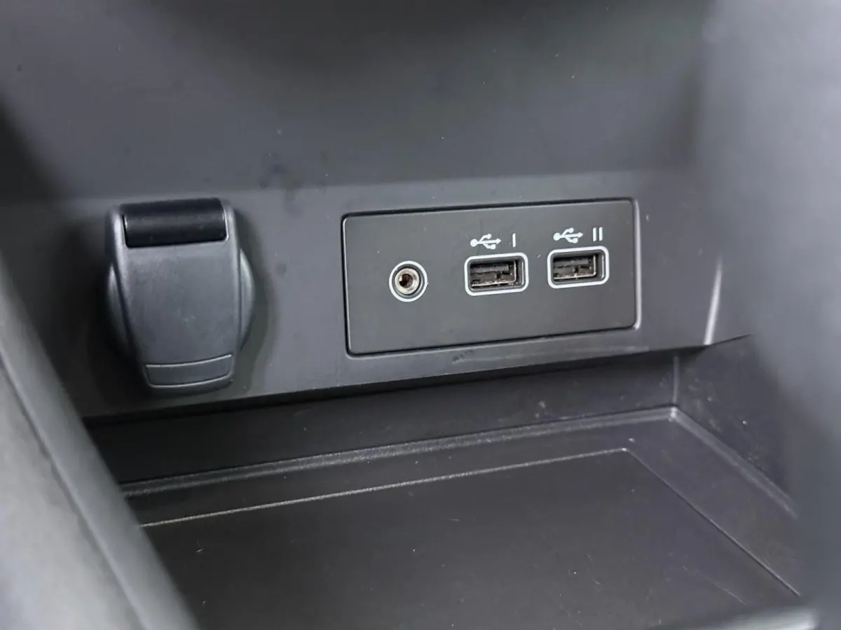 techno E-Tech hybride 145 | Automaat | Groot Navigatie | Parkeercamera | Apple CarPlay/Android Auto |