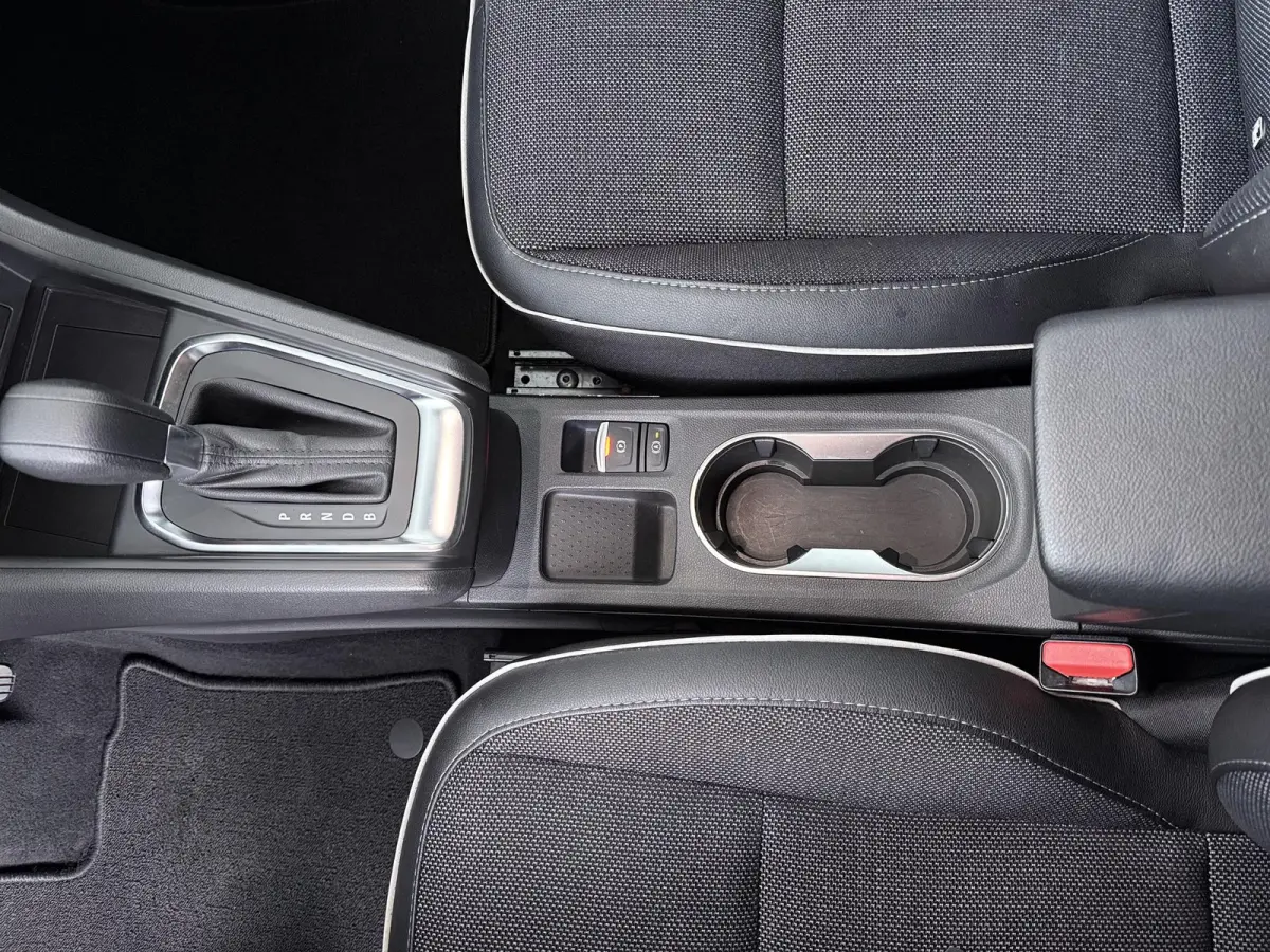 techno E-Tech hybride 145 | Automaat | Groot Navigatie | Parkeercamera | Apple CarPlay/Android Auto |