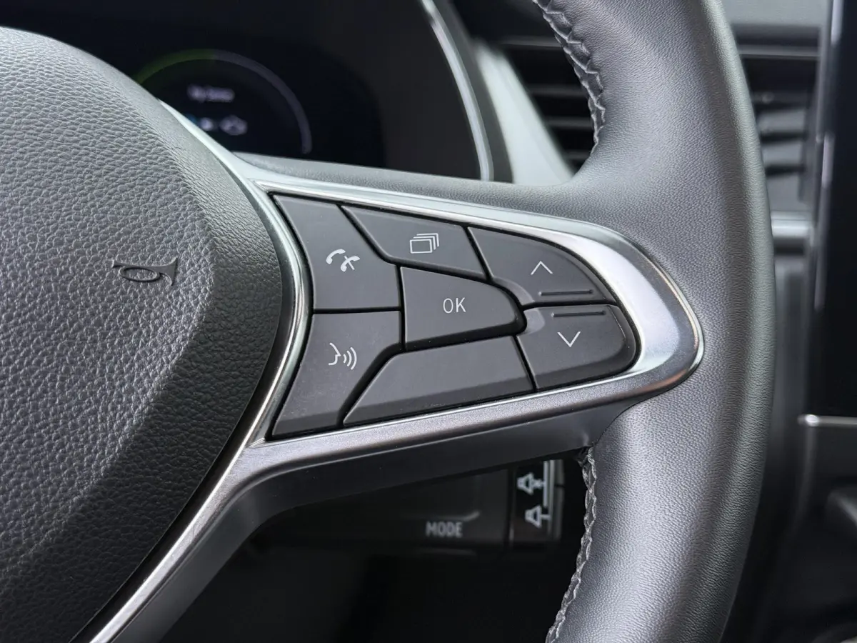 techno E-Tech hybride 145 | Automaat | Groot Navigatie | Parkeercamera | Apple CarPlay/Android Auto |