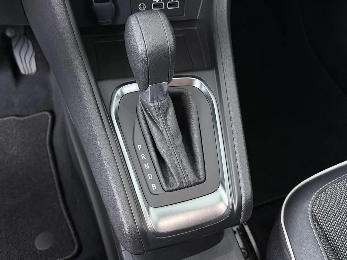 techno E-Tech hybride 145 | Automaat | Groot Navigatie | Parkeercamera | Apple CarPlay/Android Auto |