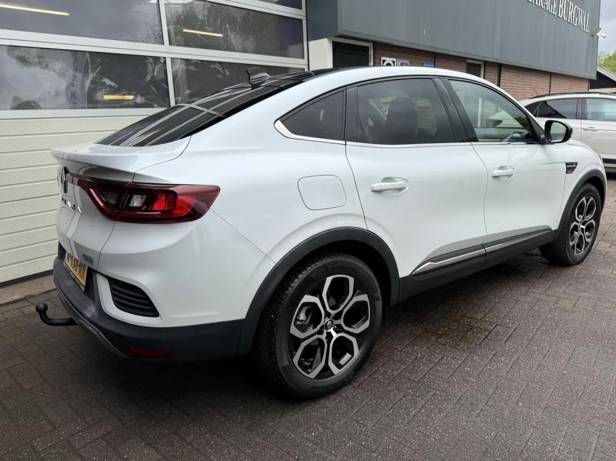 1.6 E-Tech Hybrid 145 Intens *ALL-IN PRIJS*