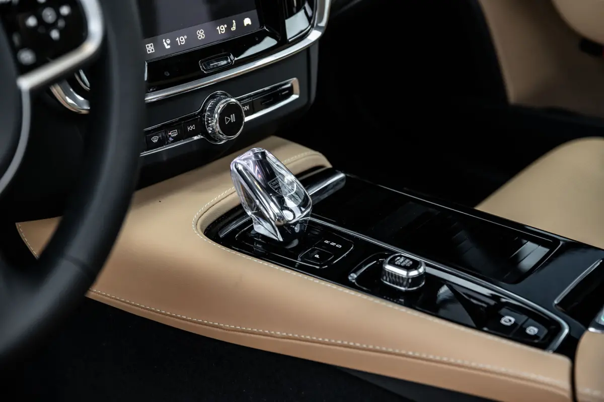 2.0 T8 Plug-in hybrid AWD Ultra Dark | Panoramadak | 360 Camera | Bowers & Wilkins | Stoelventilatie | Leder