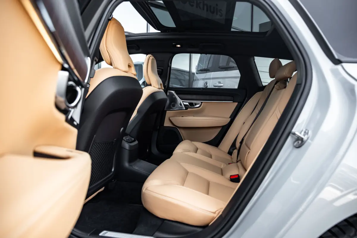 2.0 T8 Plug-in hybrid AWD Ultra Dark | Panoramadak | 360 Camera | Bowers & Wilkins | Stoelventilatie | Leder