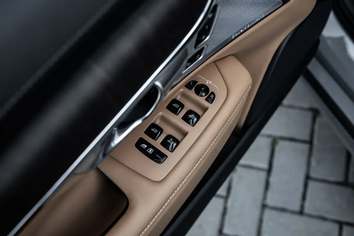 2.0 T8 Plug-in hybrid AWD Ultra Dark | Panoramadak | 360 Camera | Bowers & Wilkins | Stoelventilatie | Leder