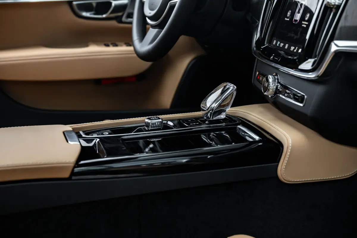 2.0 T8 Plug-in hybrid AWD Ultra Dark | Panoramadak | 360 Camera | Bowers & Wilkins | Stoelventilatie | Leder