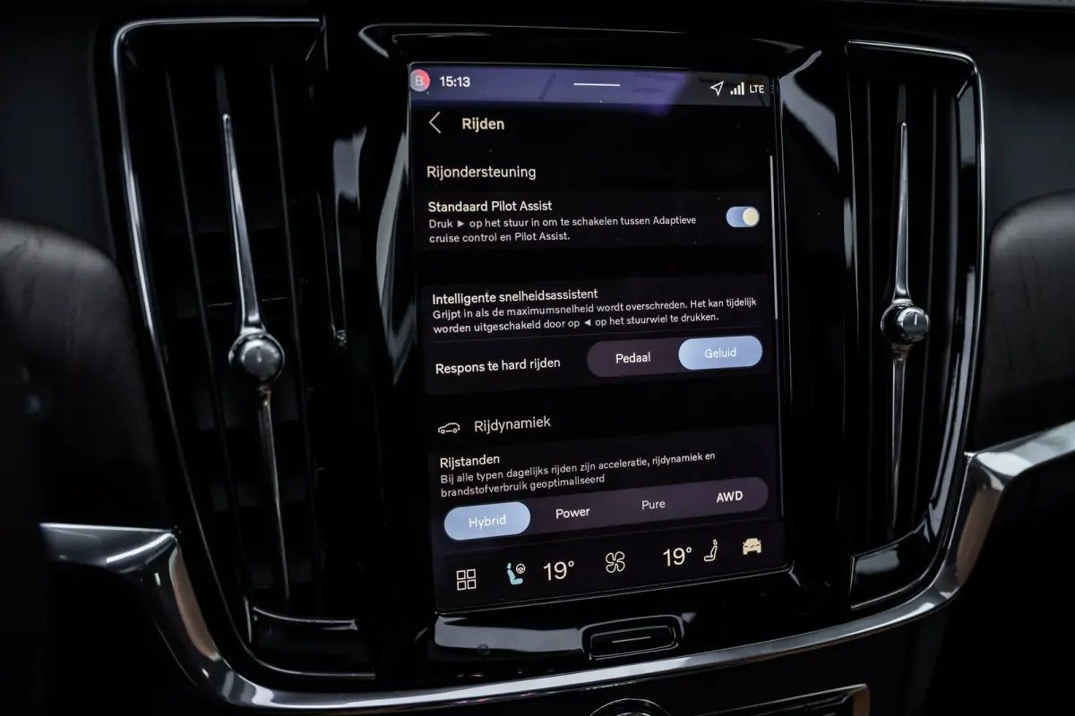 2.0 T8 Plug-in hybrid AWD Ultra Dark | Panoramadak | 360 Camera | Bowers & Wilkins | Stoelventilatie | Leder