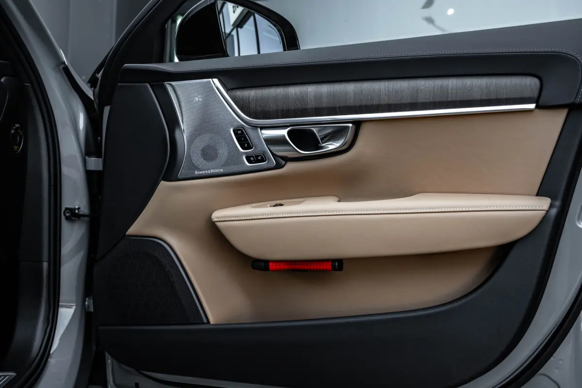 2.0 T8 Plug-in hybrid AWD Ultra Dark | Panoramadak | 360 Camera | Bowers & Wilkins | Stoelventilatie | Leder
