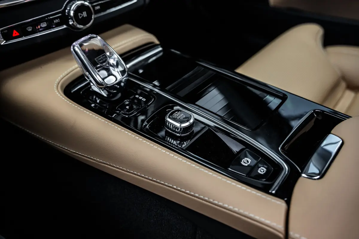 2.0 T8 Plug-in hybrid AWD Ultra Dark | Panoramadak | 360 Camera | Bowers & Wilkins | Stoelventilatie | Leder