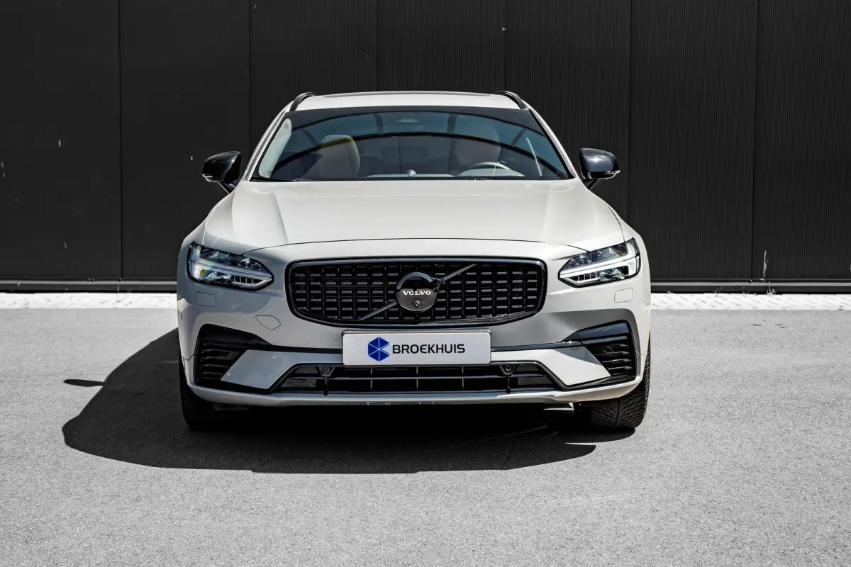 2.0 T8 Plug-in hybrid AWD Ultra Dark | Panoramadak | 360 Camera | Bowers & Wilkins | Stoelventilatie | Leder