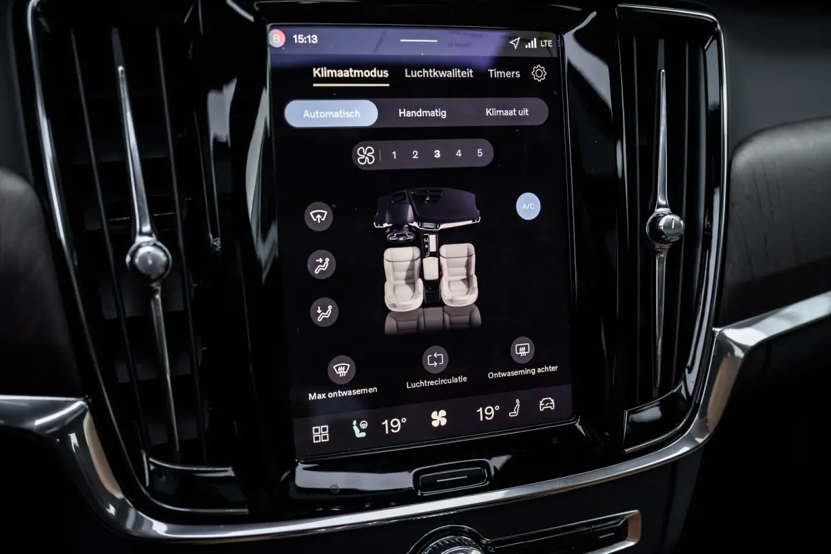 2.0 T8 Plug-in hybrid AWD Ultra Dark | Panoramadak | 360 Camera | Bowers & Wilkins | Stoelventilatie | Leder